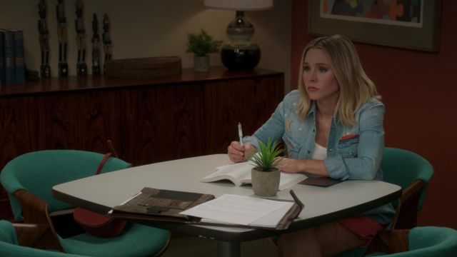 La chemise en jean de Eleanor Shellstrop (Kristen Bell) dans The good place S03E01