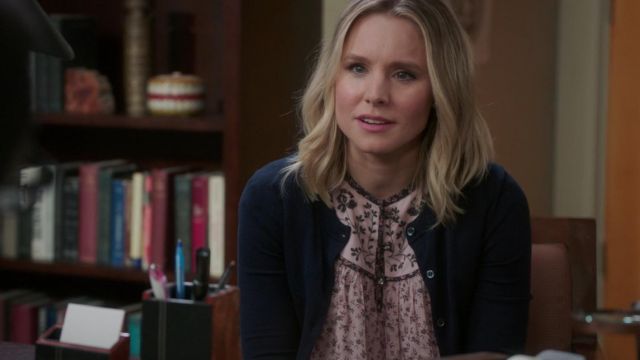 The blouse fleurie and Eleanor Shellstrop (Kristen Bell) in The Good Place (S03E01)