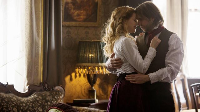 Victorian table lamp as seen in 12 Monkeys S03E08
