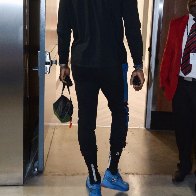 Les Sneakers bleues Nike Gyakusou Blue portées par LeBron James sur le compte instagram de @brkicks