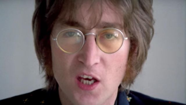 The round glasses fumes of John Lennon in his video clip "Imagine" ft. The Plastic Ono Band (with the Flux Fiddlers)