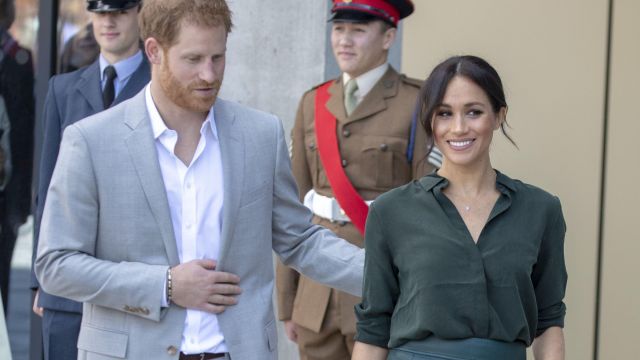 The blouse was green, Meghan Markle at the inauguration of the technological university in Bognor Regis