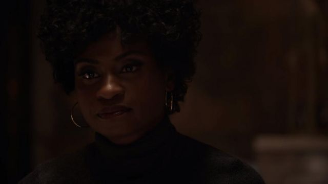 The sweater turtleneck Beverly Hope (Adina Porter) in American Horror Story S07E07
