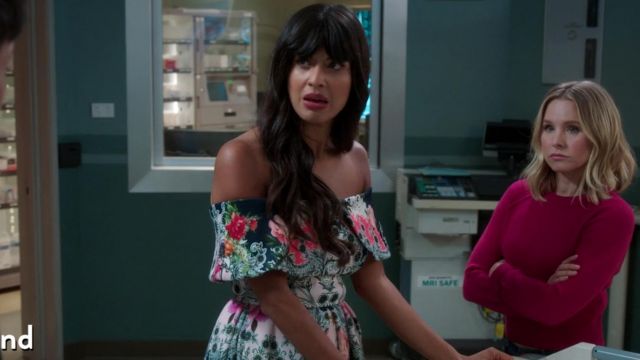 The dress flowered one of Ms. Al-Jamil (Jameela Jamil) in The Good Place (S03E02)