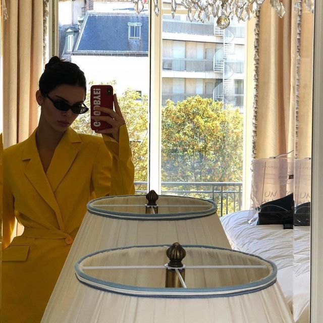 Les lunettes de soleil noires de Kendall Jenner sur le compte Instagram @kendalljenner
