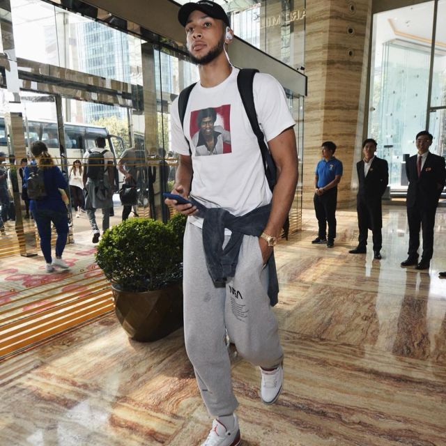 Les sneakers Air Jordan 3 Retro "katrina" portées par Ben Simmons à son arrivée en Chine pour les NBA global games sur le compte Instagram @brkicks