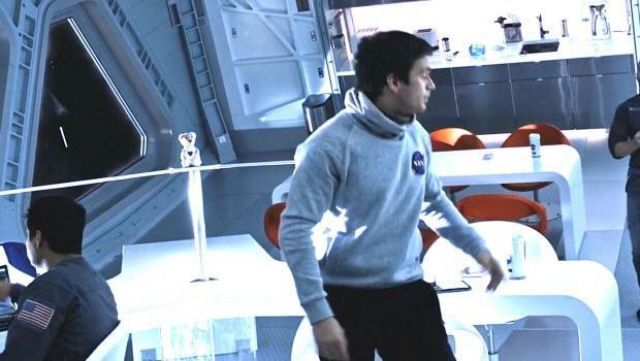 Sweatshirt grey Nasa worn by Chris Beck (Sebastian Stan) in a Single on March