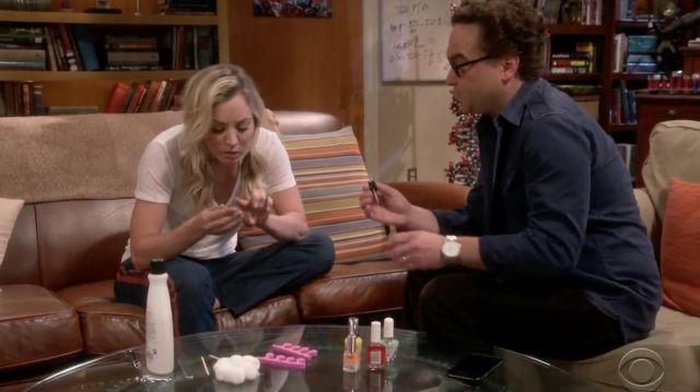 The trouser jean with red stripes Mother worn by Penny (Kaley Cuoco) in The Big Bang Theory S12E03