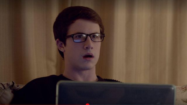 Glasses Logan Wallace (Dylan Minnette) in The Open House