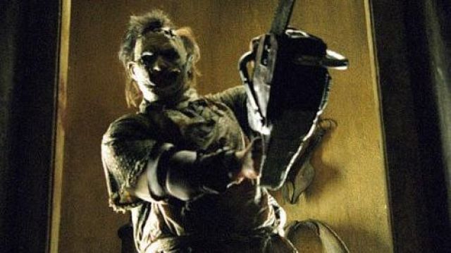Le tablier de Bubba Sawyer / Lea­ther­face (Gun­nar Han­sen) dans Mas­sacre à la tron­çon­neuse (2003)