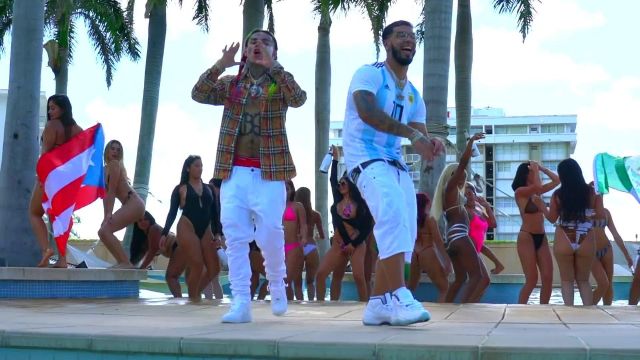 White special edition rocafella nike Air Force 1 shoes of 6ix9ine in BEBE - 6ix9ine Ft. Anuel AA (Prod. By Ronny J) (Official Music Video)