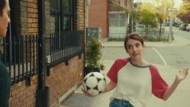 The ball football Adidas Nikki Angioli (Emma Roberts) in Little Italy