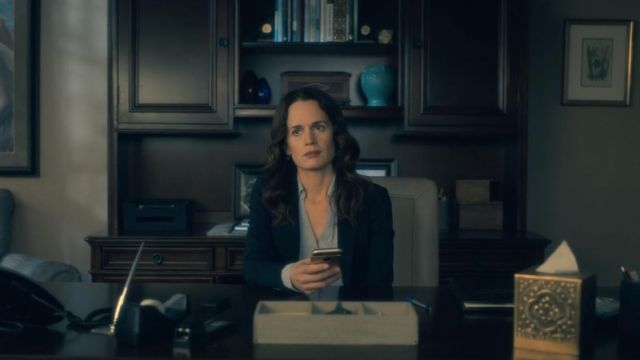 Shirt worn by Shirley Crain (Elizabeth Reaser) as seen in The Haunting of Hill House S01E01