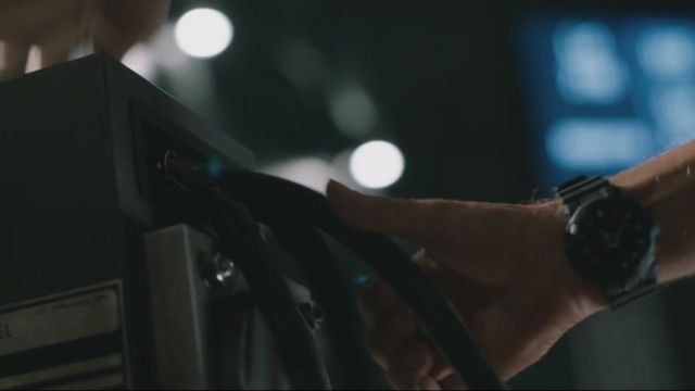 The watch G-Shock of Owen Grady (Chris Pratt) in Jurassic World : Fallen Kingdom