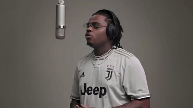 The away shirt of the Juventus-season 2018-2019 worn by Gunna in the youtube video Top Off | A COLORS SHOW