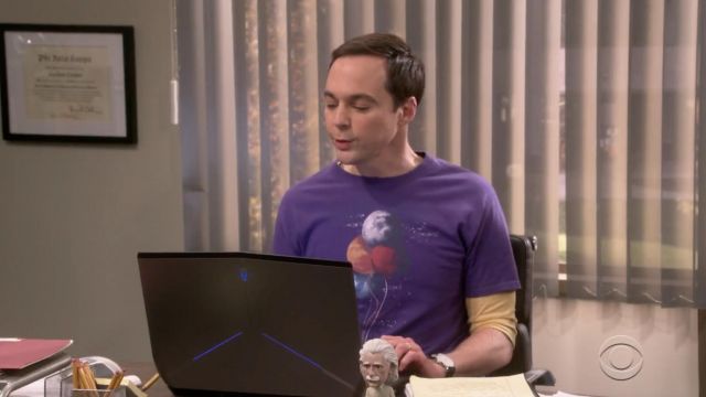 The t-shirt purple The Spaceman''s Trip of Sheldon Cooper (Jim Parsons) in The Big Bang Theory S12E04