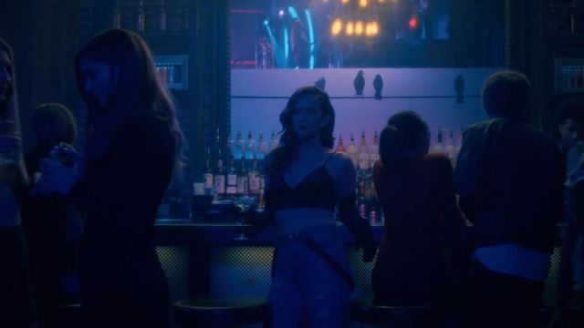 Les bretelles de Theodora Crain (Kate Siegel) dans The Haunting of Hill House S01E01