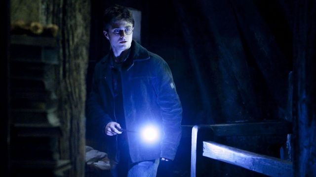 The jacket Belstaff stretch velvet 'Harry' worn by Harry Potter (Daniel Radcliffe) in Harry Potter and the deathly hallows - part 1