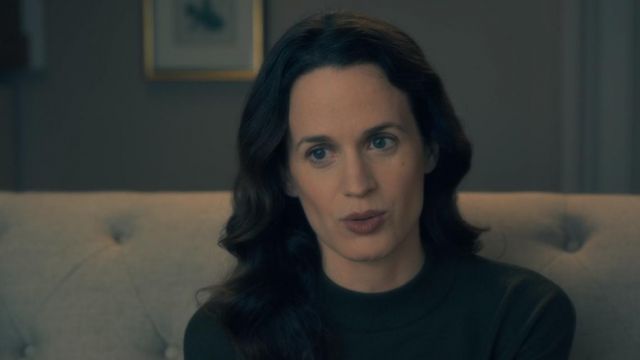 Sweat worn by Shirley Crain (Elizabeth Reaser) into The Haunting of Hill House (S01E01)