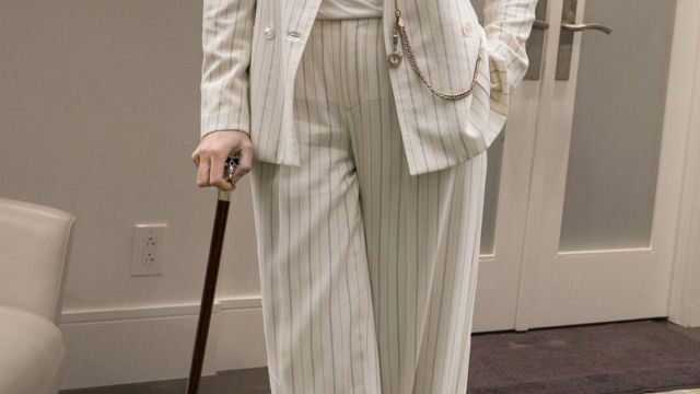 Le pantalon rayé Ralph Lauren de Emily Nelson (Blake Lively) dans L'Ombre d'Emily