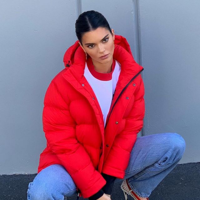 The down jacket red of Kendall Jenner on the account instagram @kendalljenner