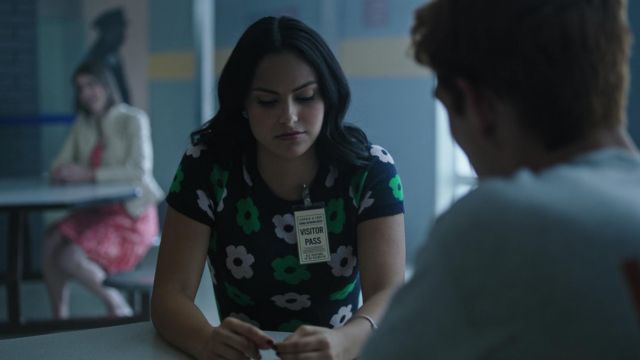 Le petit pull imprimé ModCloth porté par Veronica Lodge (Camila Mendes) dans Riverdale S03E02