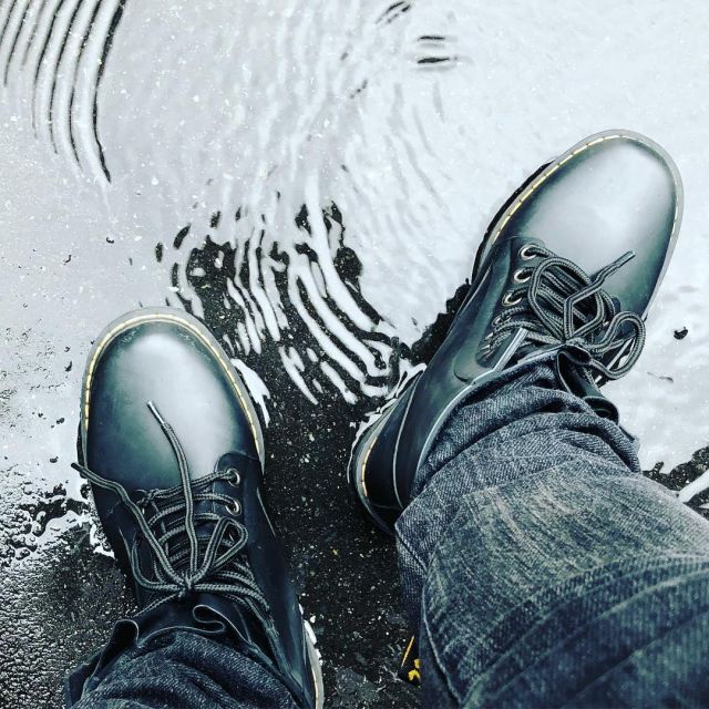Boots Dr Martens of Momiken on the account instagram @momiken_spyair