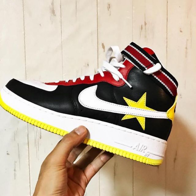 Les sneakers  Air Force 1 High NikeLab x RT de Uz sur le compte instagram de @uzspyair