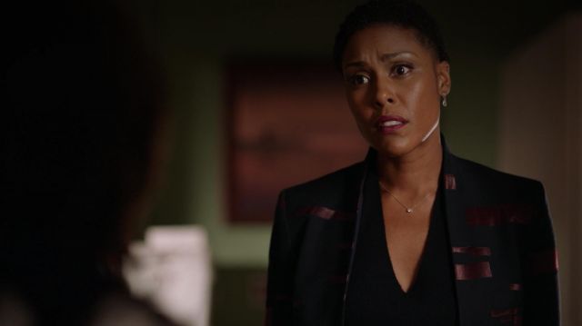 Blazer Escada de Lynn Pierce (Christine Adams) en Black Lightning ...