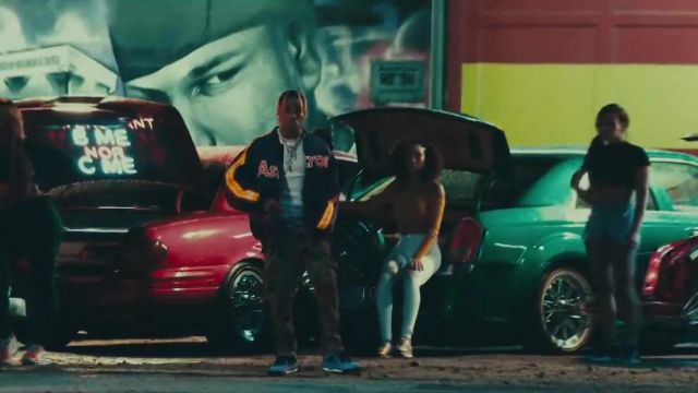The vintage jacket of the team of the Houston Astros Travis Scott  in  her video clip SICKO MODE feat. Drake