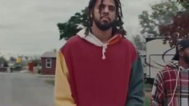 The sweatshirt 424 worn by J. Cole in the clip Pretty Little Fears of 6LACK
