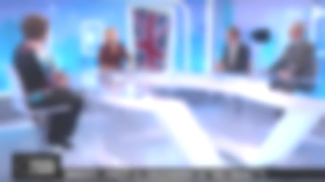 The dress bordeaux Modetrotter worn by Caroline Roux in C in the air from October 18, 2018