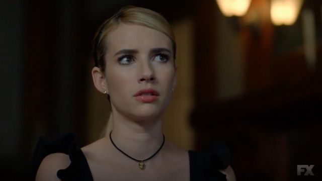 Crâne pendentif sautoir porté par Madison Montgomery (Emma Roberts), comme vu dans American Horror Story S08E06