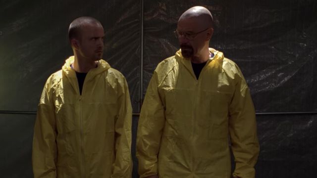 La réplique de la combinaison de protection jaune "Cooking Meth" de Walter White (Bryan Cranston) dans Breaking Bad Saison 5 Episode 3