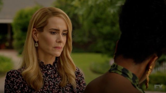 The blouse with patterns Isabel Marant worn by Lana Winters (Sarah Paulson) in American Horror Story S08E07