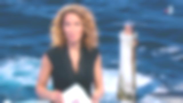 The Dress tuxedo cup cross-black-Marie-Sophie Lacarrau in the Journal of 13 hours of 31/08/2018