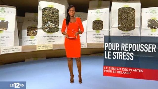 The red dress of Kareen Guiock in The 12:45 25/09/2018