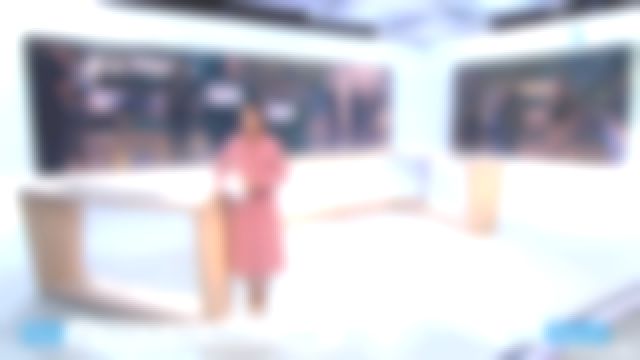 La robe rose de Émilie Tran Nguyen dans 12/13 du 10/09/2018