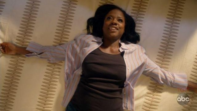 the blouse striped Annalise Keating (Viola Davis) in How to get away with Murder (S05E02)