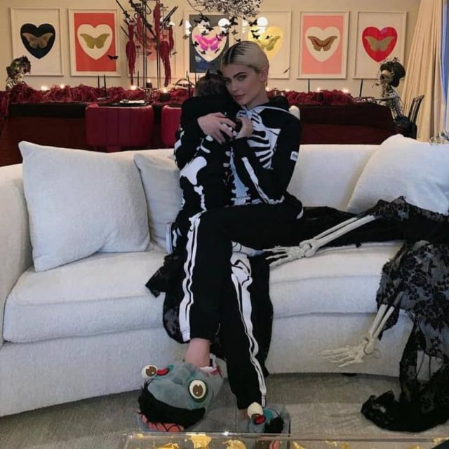 The slippers zombies of Kylie Jenner on his story instagram for Halloween 2018