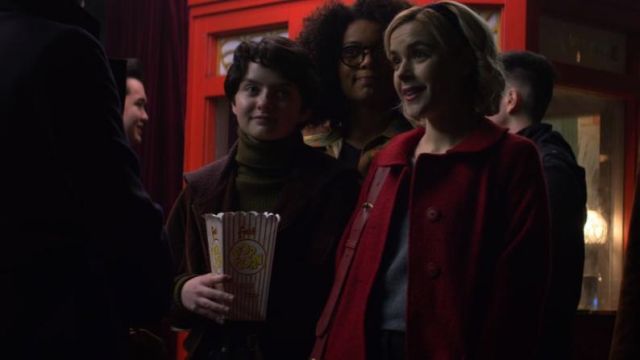 The sweater turtleneck green Susie Putnam (Lachlan Watson) in The New Adventures of Sabrina S01E01