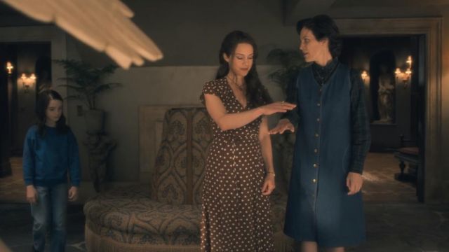 The dress worn by Olivia Crain (Carla Gugino) intoThe haunting of Hill House (S01E03)
