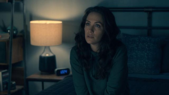 Sweater worn by Theodora Crain (Kate Siegel) into The hauntinf of Hill House (S01E03)