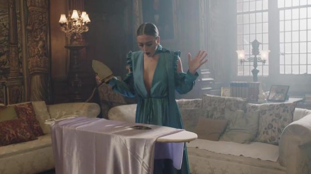 Bleu robe de Perrie Edwards dans "la Femme Comme Moi" (Little Mix ft. Nicki Minaj)