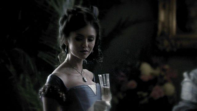 The pendant, Katherine Pierce (Nina Dobrev) in The Vampire Diaries S02E04