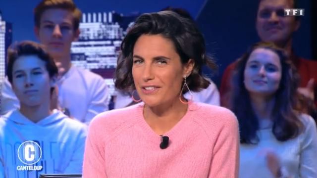 Le pull en cachemire rose de Alessandra Sublet dans C'est Canteloup du 26/10/2018