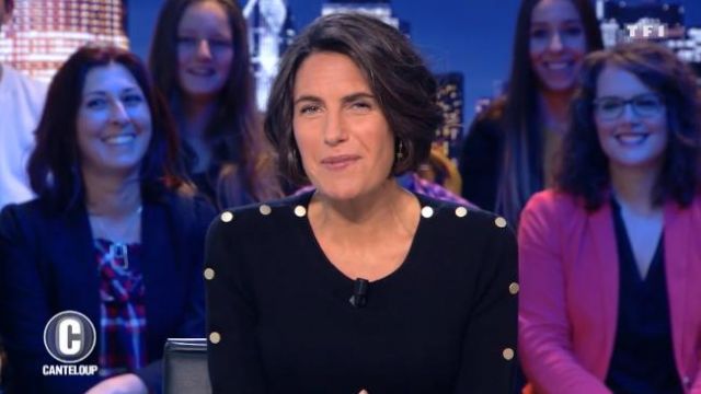 Le pull marine à manches pressionnées de Alessandra Sublet dans C'est Canteloup du 29/10/2018