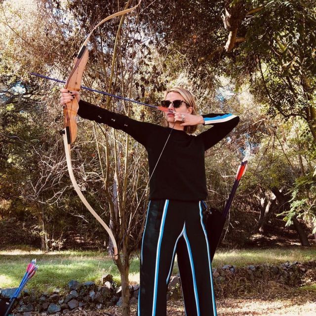 The tracksuit pants with stripes Tory Sport worn by Emma Roberts on her account Instagram @emmaroberts