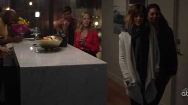 Hooded Sweater wrap worn by Delilah Dixon (Stephanie Szostak) as seen in A Million Little Things S01E06
