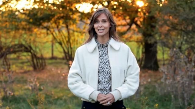 The blouse print Ophelia Miller in Prohibited Area of the 04/11/2018